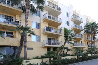 St. Tropez in Marina Del Rey, CA - Foto de edificio - Building Photo