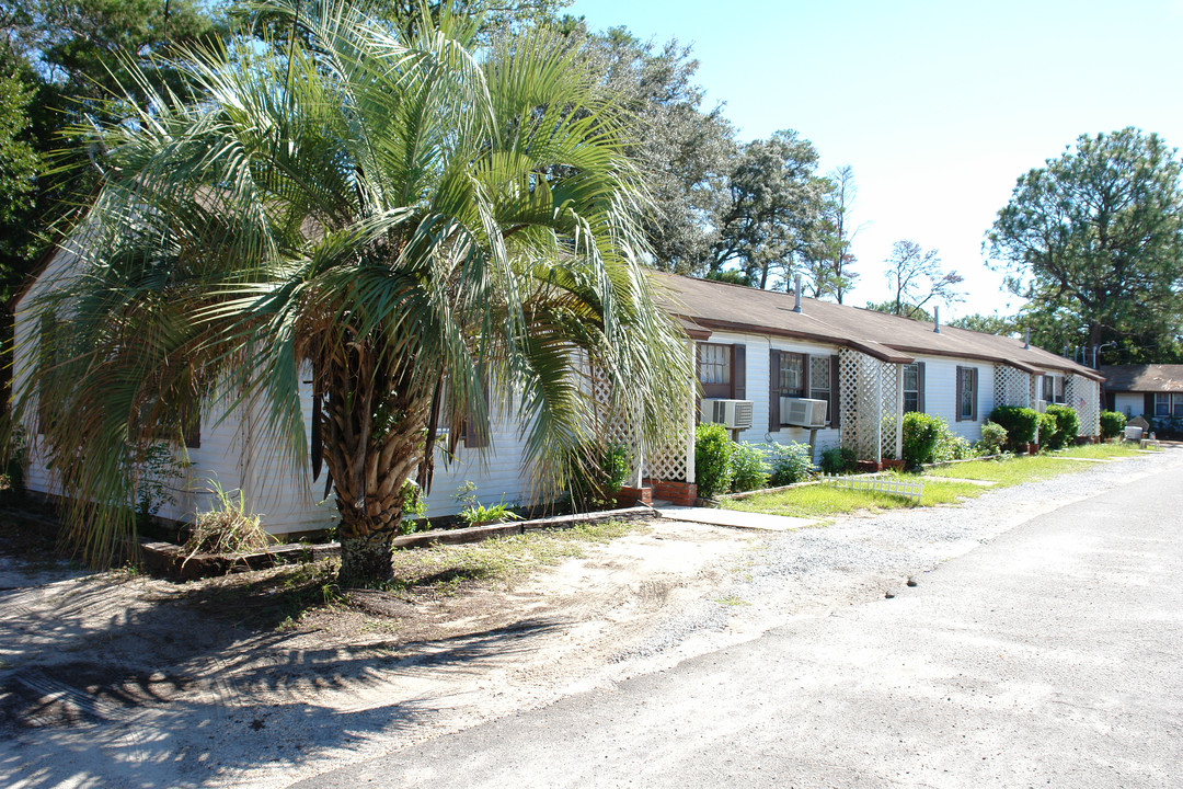 305 Lewis St in Fort Walton Beach, FL - Building Photo