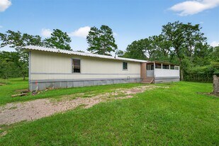 25862 Clark Rd in Waller, TX - Building Photo