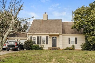 1749 Bridgestone Cir in Marietta, GA - Building Photo