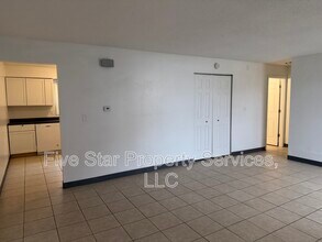 Lake Shore Apartments in Springfield, IL - Building Photo - Interior Photo