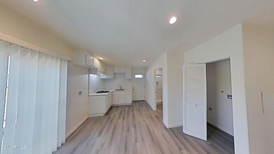 1553 Yosemite Ave in Simi Valley, CA - Building Photo - Building Photo