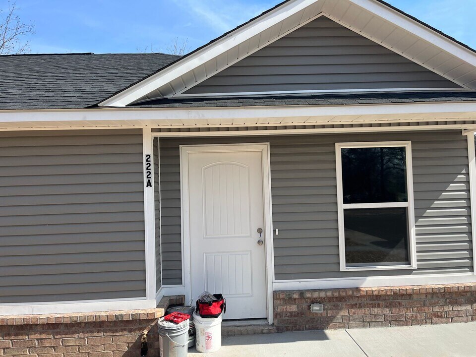 222 W 8th St in Mulberry, AR - Building Photo