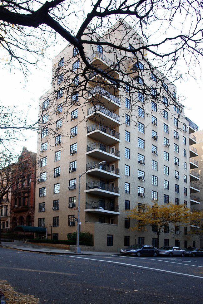 Dicker Residence Hall, Brooklyn Law School