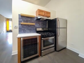 2047 N Hoyne Ave, Unit G in Chicago, IL - Foto de edificio - Building Photo