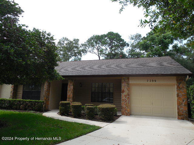 7399 Prince George Ct in Spring Hill, FL - Building Photo