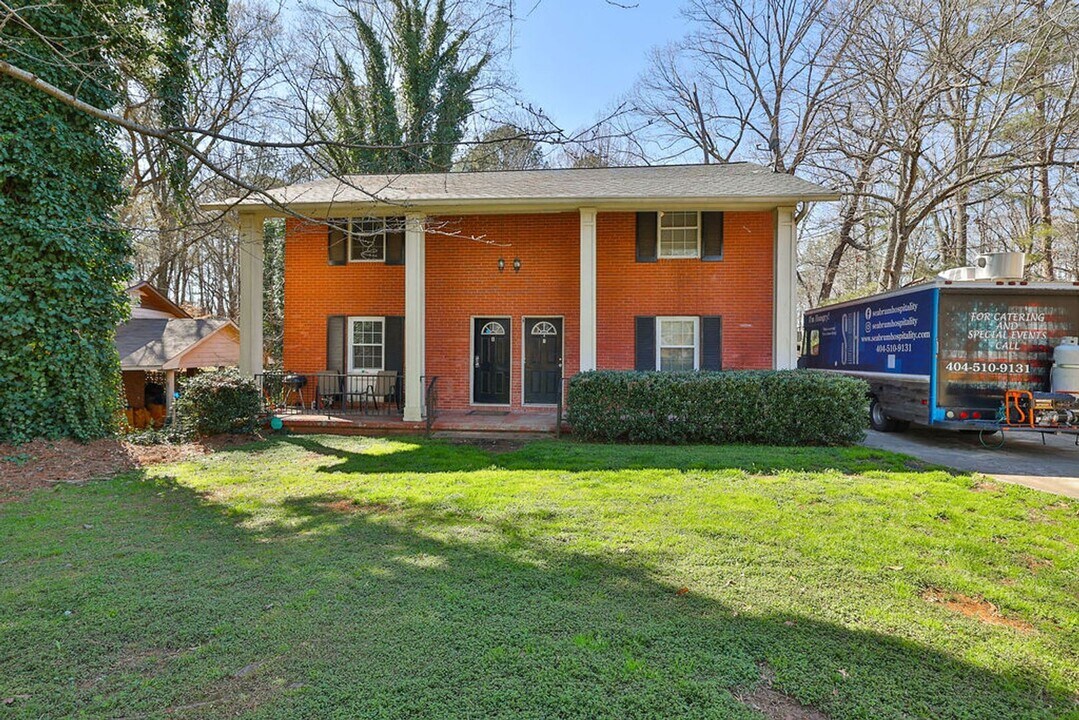 34 Candlelight Ln SW in Atlanta, GA - Building Photo