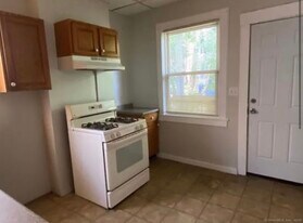 380 Bond St in Bridgeport, CT - Building Photo