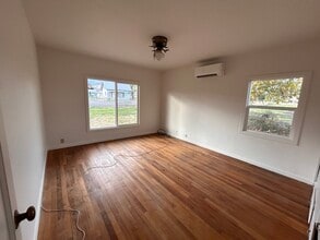 6065 Colver Rd in Talent, OR - Building Photo - Building Photo
