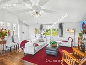 243 W Birnie Slough Rd in Cathlamet, WA - Building Photo - Building Photo