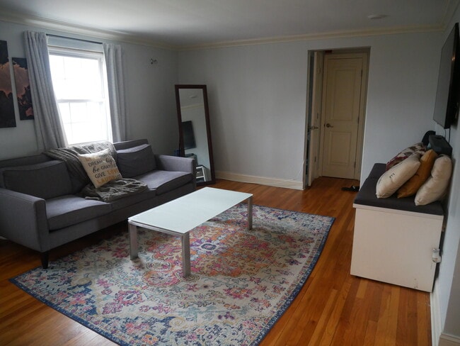 190 Knickerbocker Rd, Unit 10