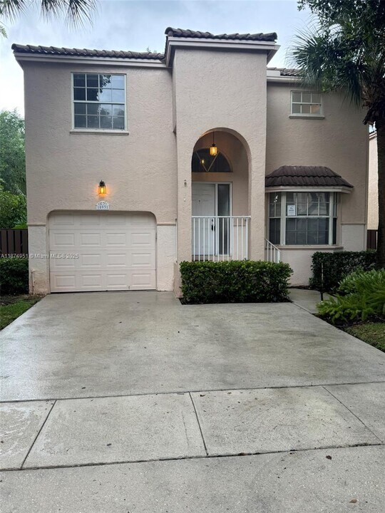 10931 NW 12th Pl in Plantation, FL - Building Photo
