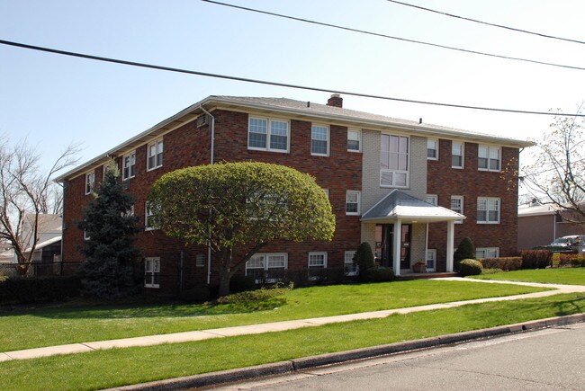 Simone Apartments in Linden, NJ - Foto de edificio - Building Photo