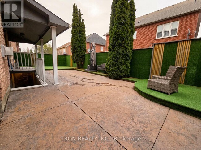 32 Arundel Dr in Vaughan, ON - Building Photo - Building Photo