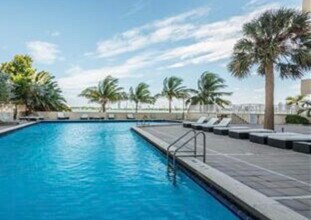 2225 NE 123rd St, Unit 114 in North Miami, FL - Foto de edificio - Building Photo