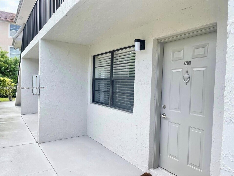 3231 NW 102nd Terrace in Coral Springs, FL - Building Photo