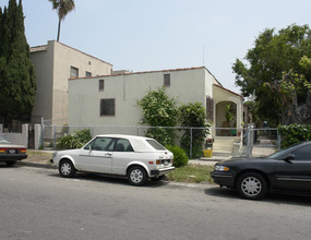 1412 N Serran Ave in Los Angeles, CA - Building Photo - Building Photo