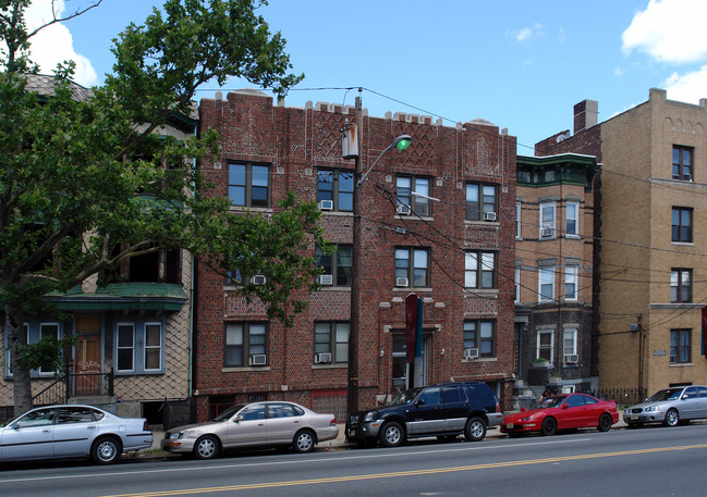 3687-3689 John F Kennedy Blvd in Jersey City, NJ - Foto de edificio - Building Photo