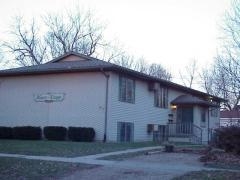 521 7th St in Nevada, IA - Building Photo