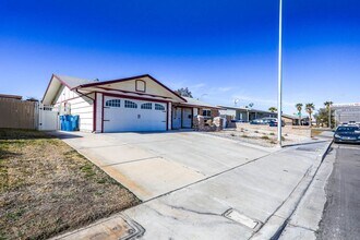 228 Redstone St in Las Vegas, NV - Building Photo - Building Photo