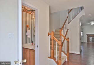 14214 Beddingfield Way in Centreville, VA - Building Photo - Building Photo