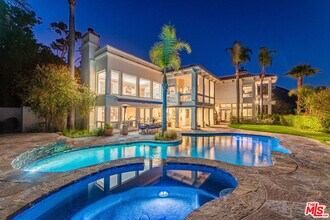 26743 Via Linda St in Malibu, CA - Foto de edificio - Building Photo