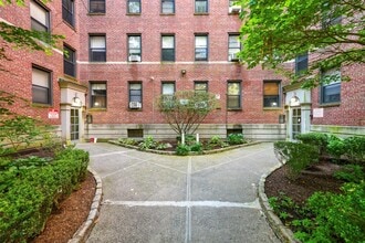 325 Richbell Rd in Larchmont, NY - Building Photo - Building Photo