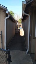 220 NE Ivan St in Roseburg, OR - Building Photo - Building Photo