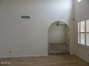 1400 Crown Ridge Dr in El Paso, TX - Building Photo - Building Photo