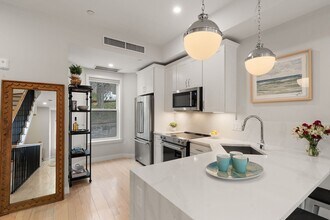 174 Fisher Ave, Unit B in Boston, MA - Building Photo - Building Photo