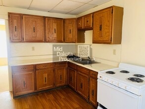 1020 S Kimball St in Mitchell, SD - Building Photo - Building Photo