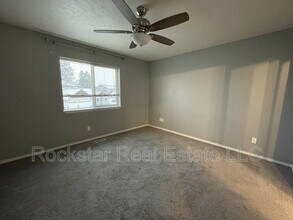 9022 W Campus Dr in Spokane, WA - Building Photo - Building Photo