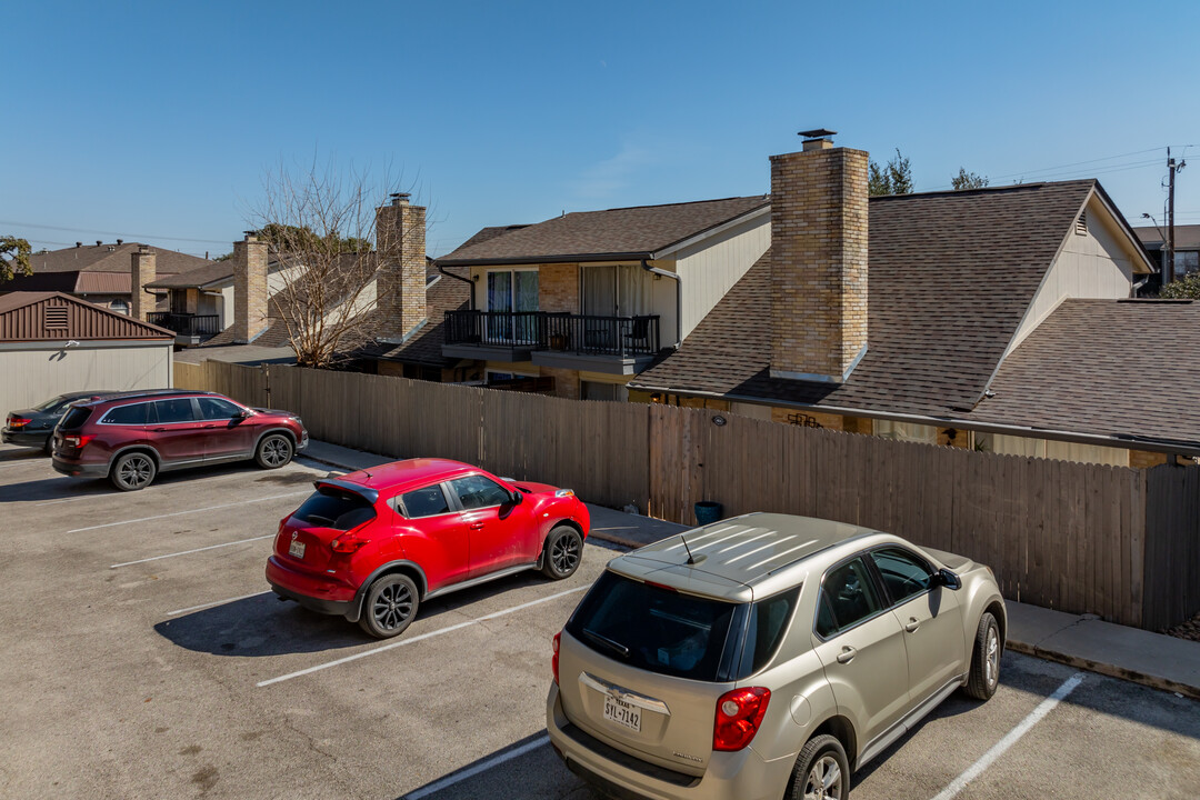 Wood Condominiums in San Antonio, TX - Building Photo