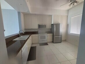 31 Harbour Isle Dr W in Fort Pierce, FL - Building Photo - Building Photo