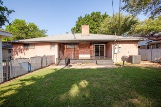 118 N Lois Ln in Richardson, TX - Building Photo - Building Photo