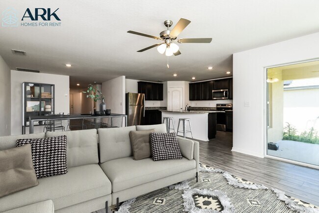 1375 Swan Lake Cir in Dundee, FL - Building Photo - Building Photo