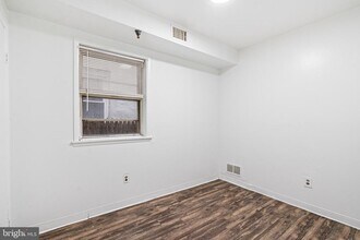 864 N 42nd St in Philadelphia, PA - Foto de edificio - Building Photo