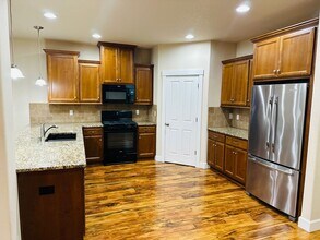 512 N Horns Corner Dr in Ridgefield, WA - Building Photo - Building Photo