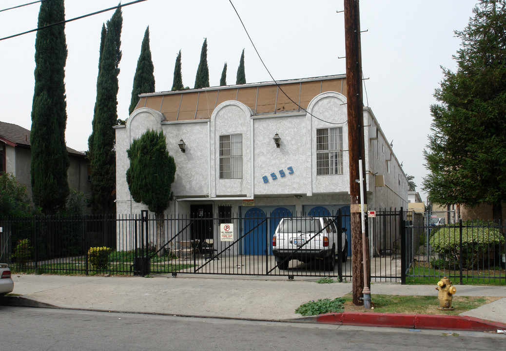 8553 Cedros Ave in Panorama City, CA - Building Photo