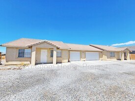 600 San Lorenzo St in Pahrump, NV - Building Photo