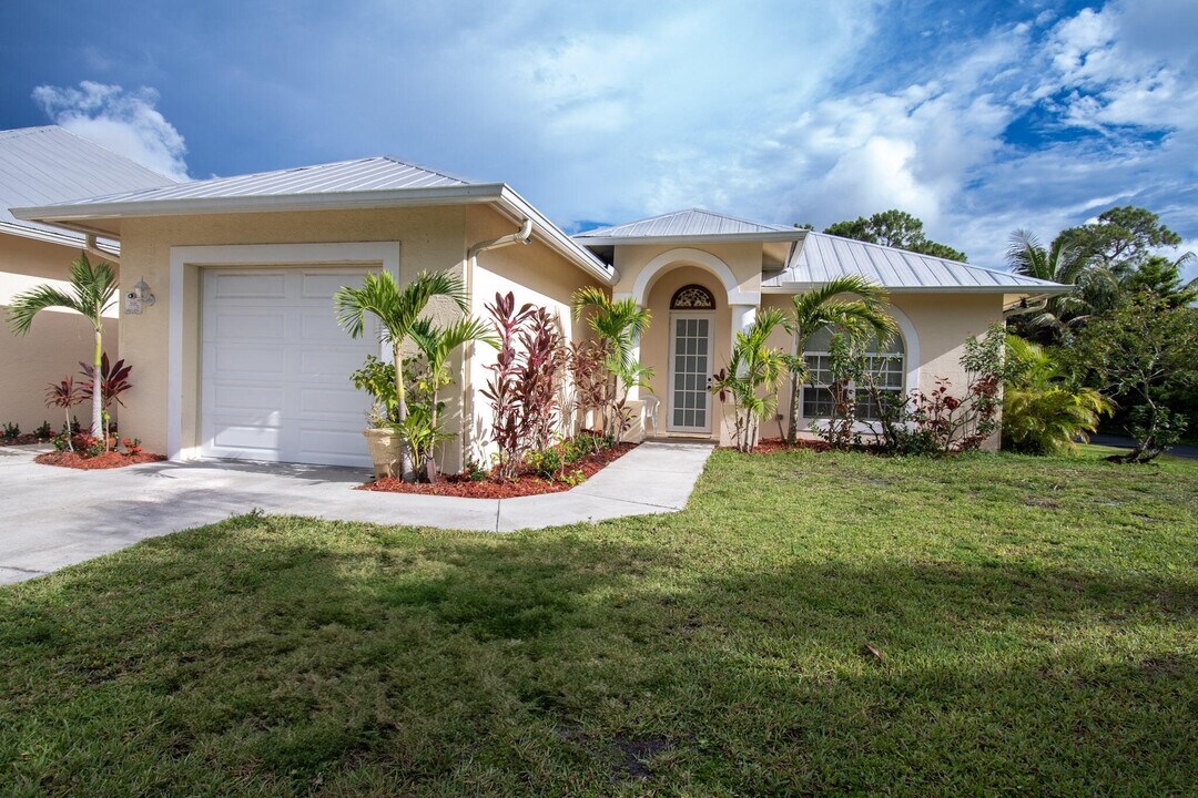 12094 Citrus Grove Blvd in West Palm Beach, FL - Building Photo