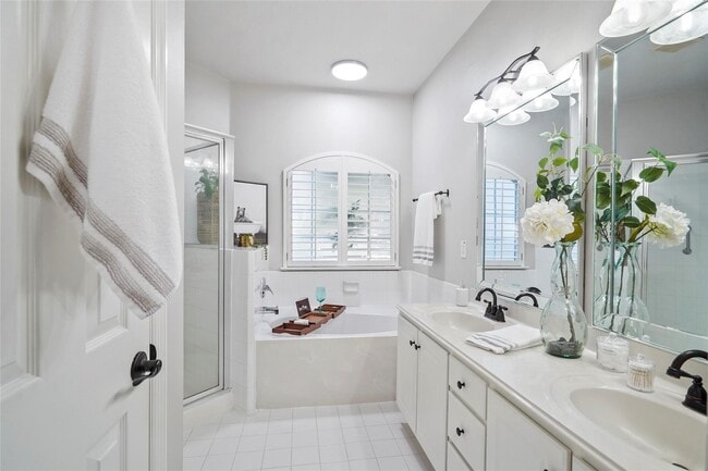 property at 2351 Summit Way Ct