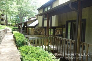 65 Oak Hill Dr in Belleville, IL - Building Photo