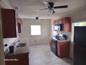 1911 E Poinsettia Ave, Unit Main in Tampa, FL - Building Photo - Building Photo