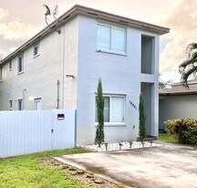 18951 SW 113th Pl in Miami, FL - Building Photo