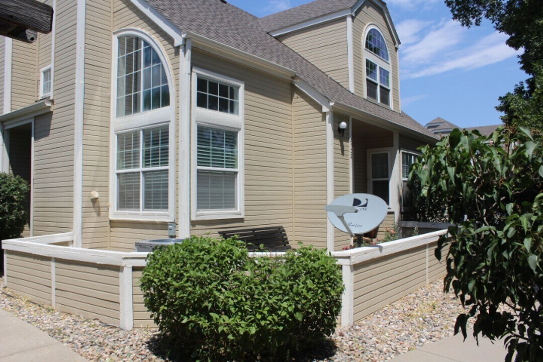 5702 W Atlantic Pl in Lakewood, CO - Building Photo