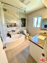 12955 Riverside Dr in Los Angeles, CA - Building Photo - Building Photo
