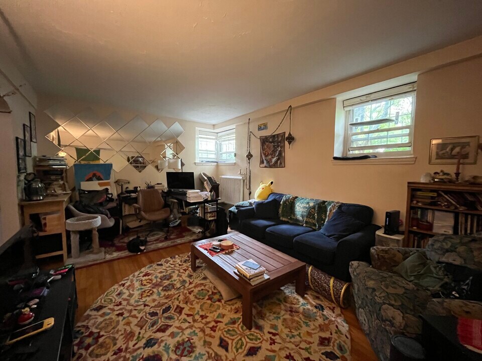 1563 Beacon St, Unit 1 in Brookline, MA - Building Photo