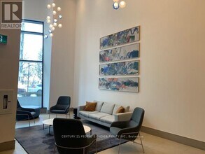 430 Square One Dr in Mississauga, ON - Building Photo - Building Photo