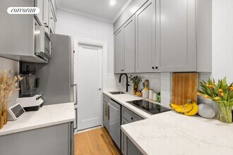 349 W Broadway in New York, NY - Building Photo - Building Photo